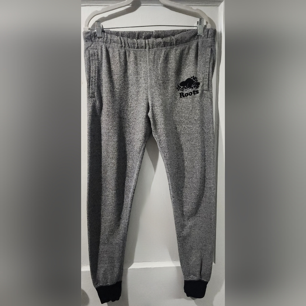 🌷Roots Salt and Pepper Joggers with Black Logo🌷size: M